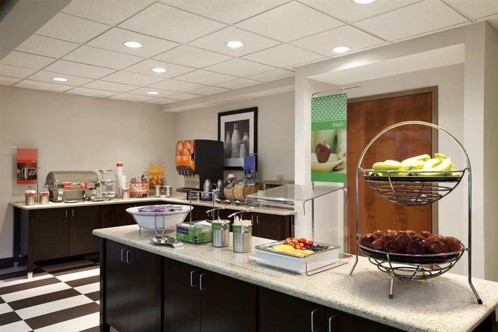 Hampton Inn & Suites Houston-Westchase Restaurant photo
